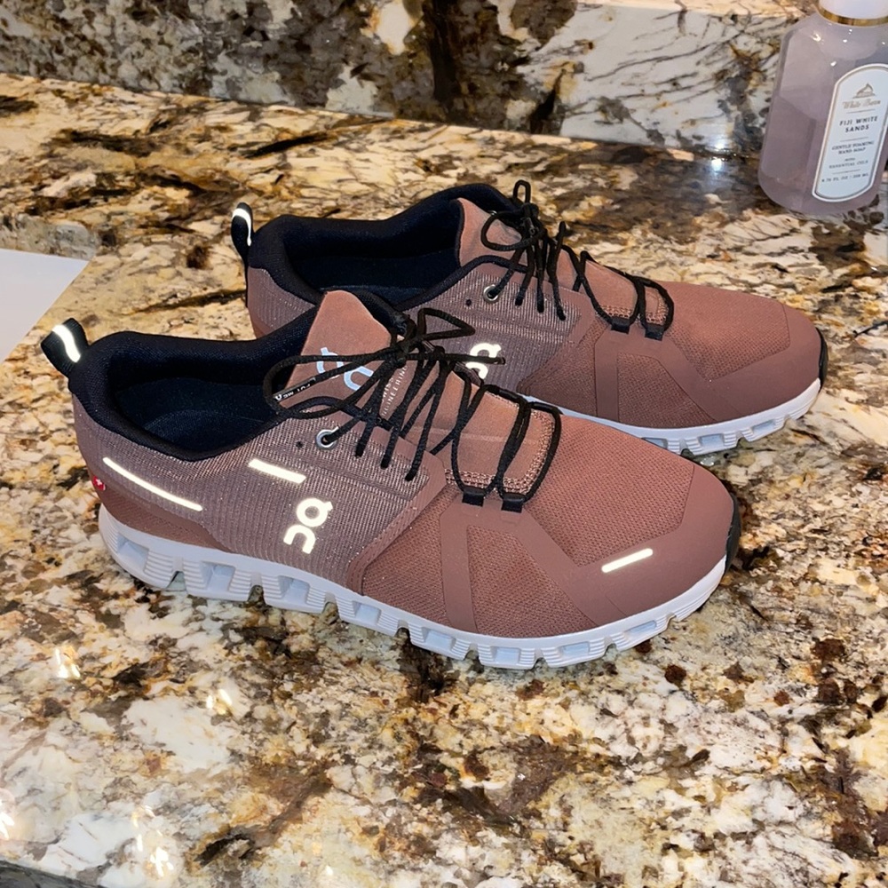 Women’s on cloud size 11